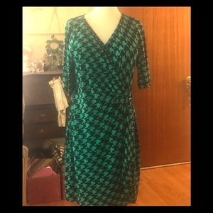 Super Cute Summer Dress!Green and navy faux wrap dress - size 18 (1X, 2X)